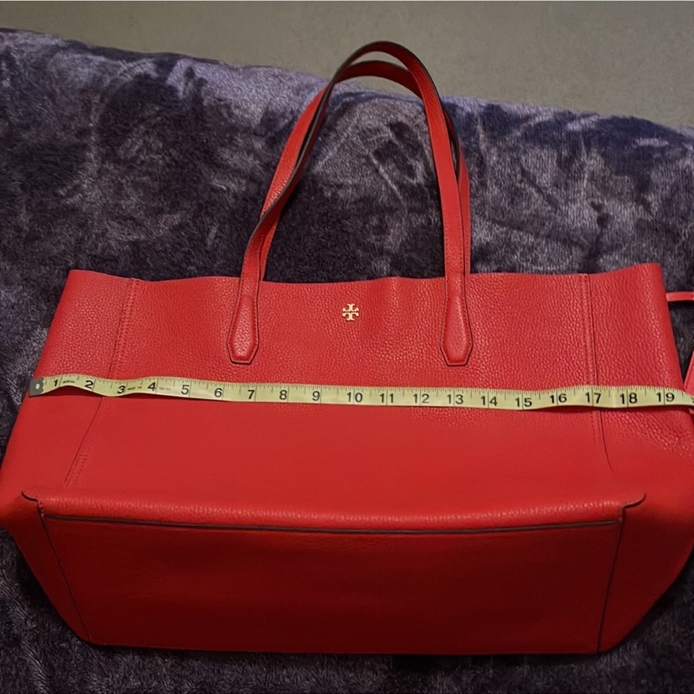 TORY BURCH POPPY RED / PINK
SEAHORSE BLAKE TOTE - Picture 6 of 9